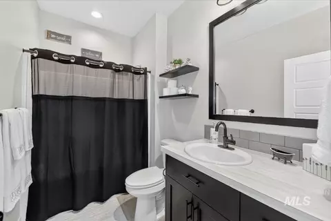 Bath - 1338 N Sarajevo Ave, Eagle, ID 83616 photo 2 of 2