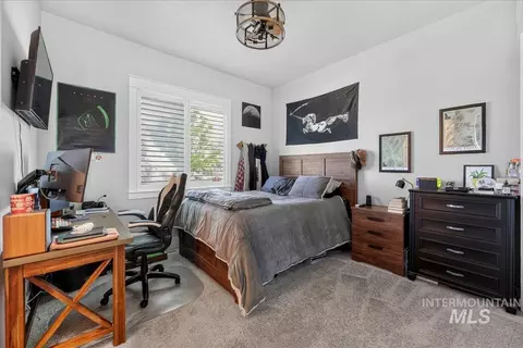 Bedroom - 1338 N Sarajevo Ave, Eagle, ID 83616 photo 3 of 4