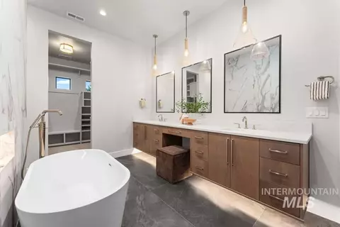 Bath - 4061 W Strant Dr, Eagle, ID 83616 photo 1 of 7