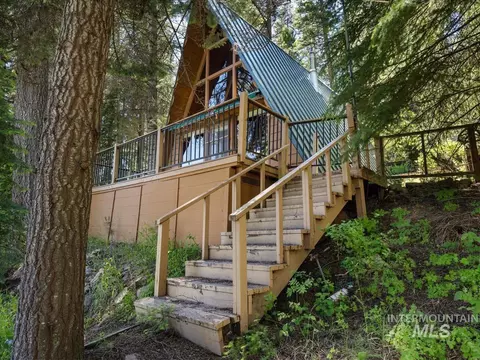 3 Lyons Ln, Smiths Ferry, ID 83611