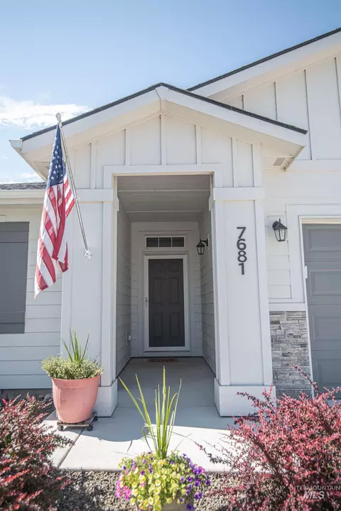7681 E Drouillard St, Nampa, ID 83687