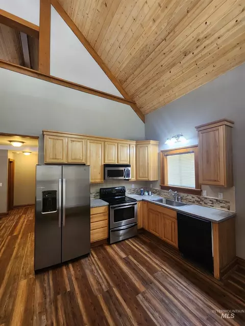 705 E Riverview Cir, Pine, ID 83647 photo 9