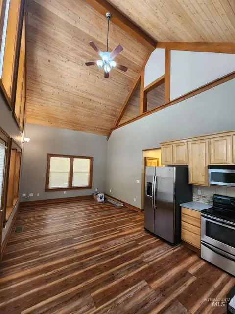 705 E Riverview Cir, Pine, ID 83647 photo 3