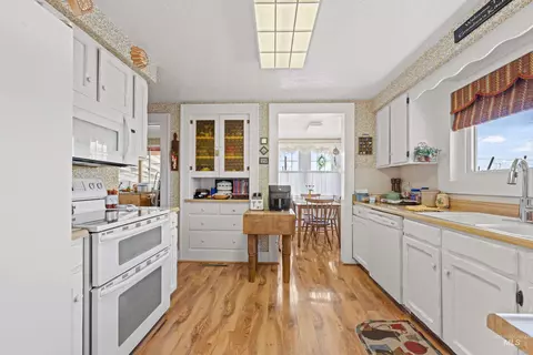 Kitchen - 25565 Simplot Blvd, Wilder, ID 83676 photo 3 of 4