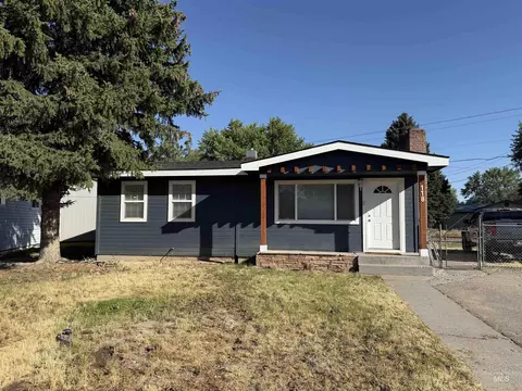 118 Baker Dr, Mountain Home, ID 83647