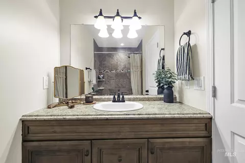 Bath - 2557 9th Ave E, Twin Falls, ID 83301 photo 1 of 3