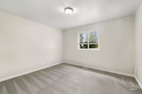Bedroom - 2557 9th Ave E, Twin Falls, ID 83301 photo 3 of 4
