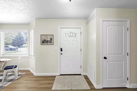 Entry Way - 2557 9th Ave E, Twin Falls, ID 83301 photo 1 of 1