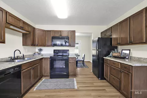 Kitchen - 2557 9th Ave E, Twin Falls, ID 83301 photo 2 of 2