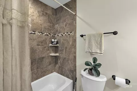 Bath - 2557 9th Ave E, Twin Falls, ID 83301 photo 2 of 3