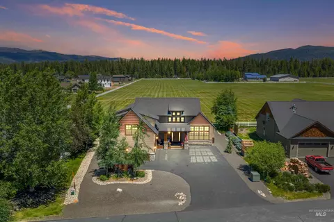1477 Dragonfly Loop, Mccall, ID 83638