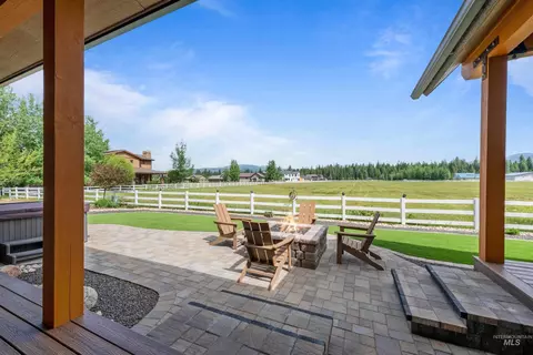 Exterior - 1477 Dragonfly Loop, Mccall, ID 83638 photo 3 of 11