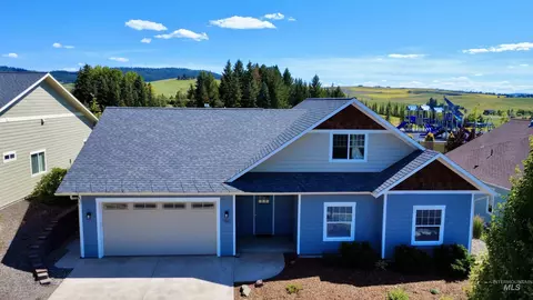 1021 Aponi, Moscow, ID 83843
