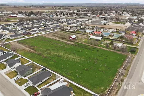 2015 E 1st, Fruitland, ID 83619