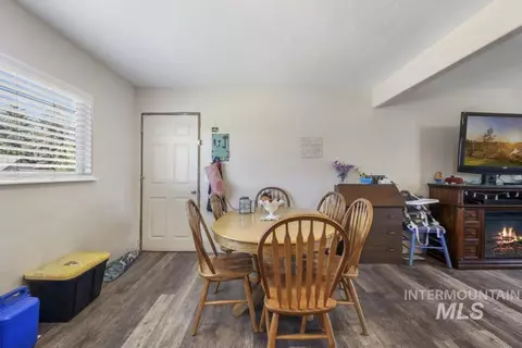 Dining - 646 2nd Ave E, Wendell, ID 83355 photo 2 of 2