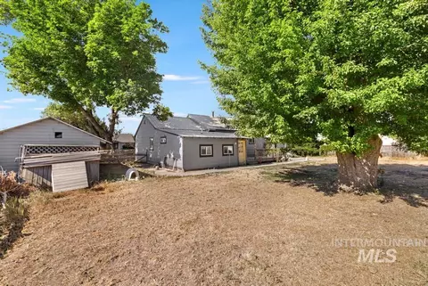 Exterior - 646 2nd Ave E, Wendell, ID 83355 photo 4 of 10