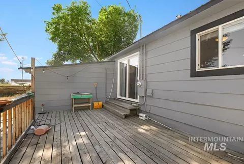 Exterior - 646 2nd Ave E, Wendell, ID 83355 photo 1 of 10