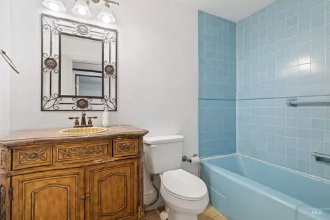Bath - 2176 Addison Ave E, Twin Falls, ID 83301 photo 3 of 4