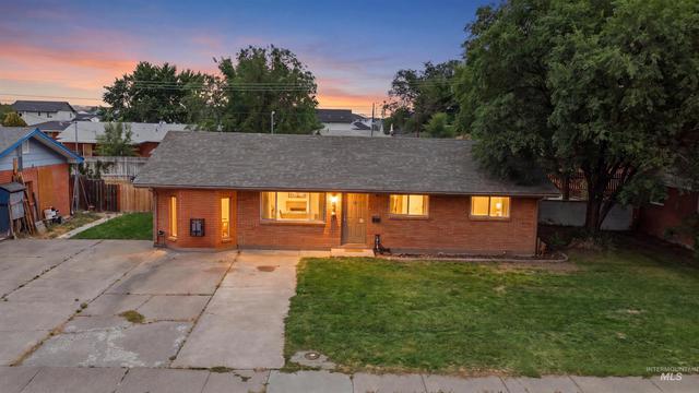 940 E 16th N, Mountain Home, ID 83647