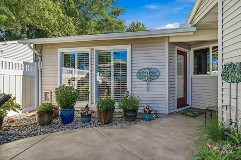 9756 W Woodland Ln, Boise, ID 83704