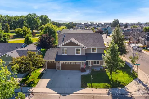 926 N Oxwich Ave, Meridian, ID 83642