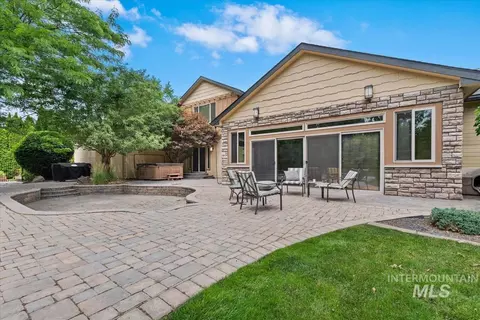 Exterior - 2283 W Stansbury Dr, Eagle, ID 83616 photo 7 of 10