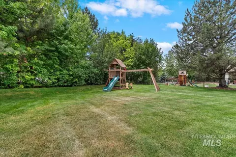 Exterior - 2283 W Stansbury Dr, Eagle, ID 83616 photo 9 of 10