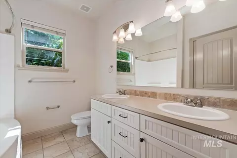 Bath - 2283 W Stansbury Dr, Eagle, ID 83616 photo 3 of 3