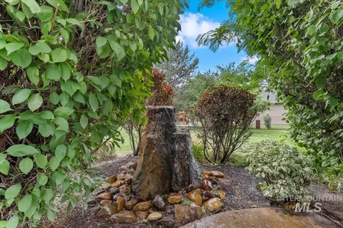 Exterior - 2283 W Stansbury Dr, Eagle, ID 83616 photo 6 of 10