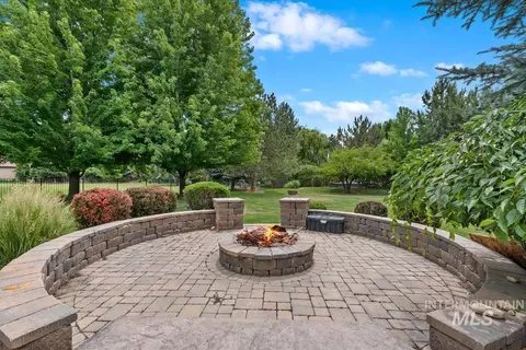 Exterior - 2283 W Stansbury Dr, Eagle, ID 83616 photo 5 of 10