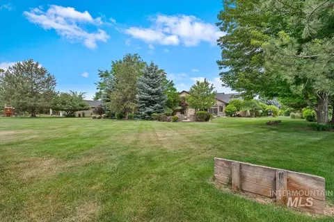 Exterior - 2283 W Stansbury Dr, Eagle, ID 83616 photo 8 of 10