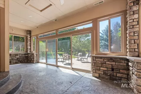 Exterior - 2283 W Stansbury Dr, Eagle, ID 83616 photo 3 of 10
