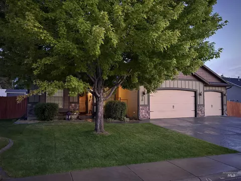 Exterior - 910 Donna Crt, Parma, ID 83660 photo 2 of 13