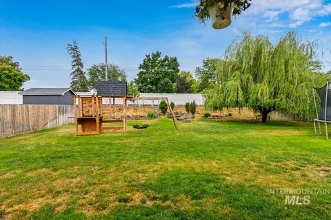 Exterior - 910 Donna Crt, Parma, ID 83660 photo 5 of 13