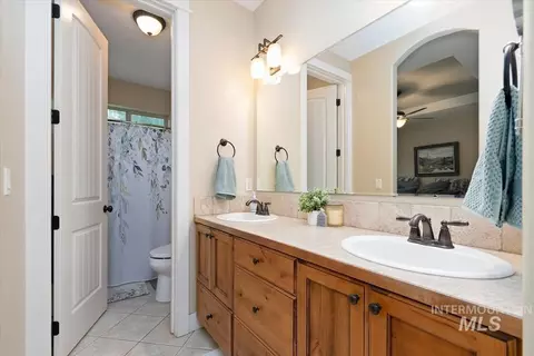 Bath - 910 Donna Crt, Parma, ID 83660 photo 1 of 2