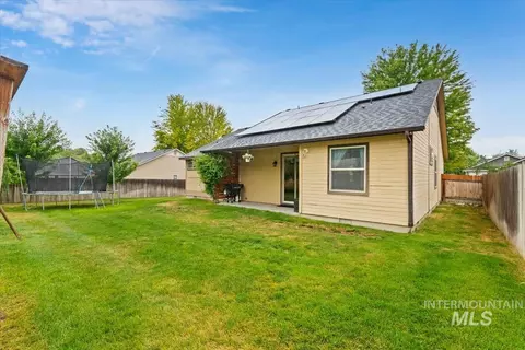 Exterior - 910 Donna Crt, Parma, ID 83660 photo 4 of 13