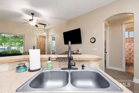 Kitchen - 910 Donna Crt, Parma, ID 83660 photo 4 of 4