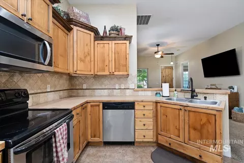 Kitchen - 910 Donna Crt, Parma, ID 83660 photo 1 of 4