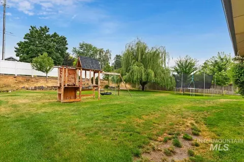 Exterior - 910 Donna Crt, Parma, ID 83660 photo 9 of 13