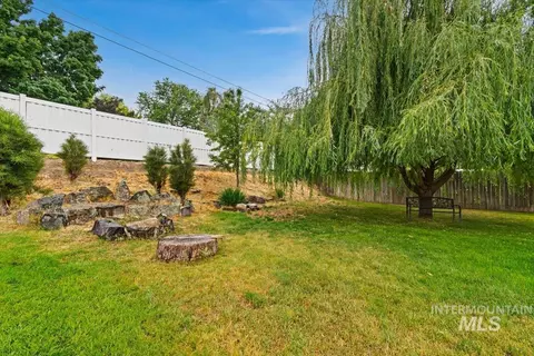 Exterior - 910 Donna Crt, Parma, ID 83660 photo 7 of 13