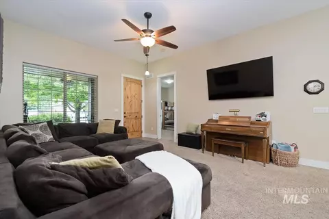Living - 910 Donna Crt, Parma, ID 83660 photo 1 of 1