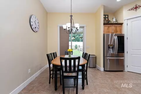 Dining - 910 Donna Crt, Parma, ID 83660 photo 1 of 2