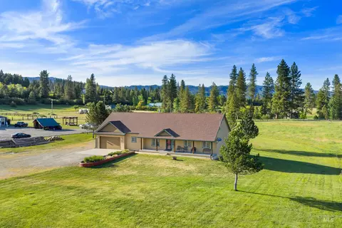 23 Veterinary Way, Garden Valley, ID 83622