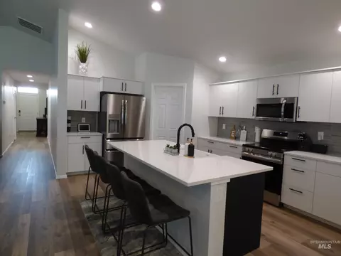 Kitchen - 2708 E Buckaroo Dr, Kuna, ID 83634 photo 4 of 5