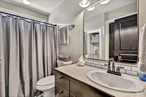 Bath - 2395 E Gloucester Pl, Boise, ID 83706 photo 4 of 6