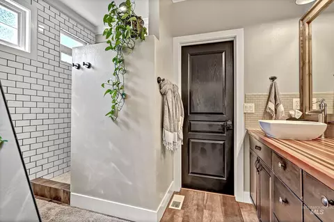 Bath - 2395 E Gloucester Pl, Boise, ID 83706 photo 2 of 6