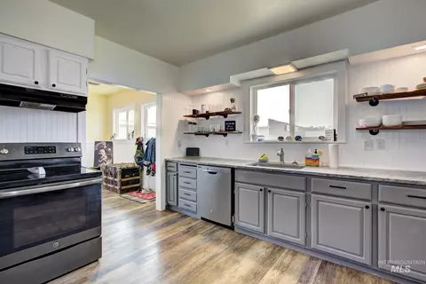 Kitchen - 1440 E 6th St, Weiser, ID 83672 photo 3 of 5