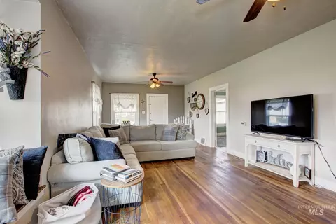 Living - 1440 E 6th St, Weiser, ID 83672 photo 1 of 1
