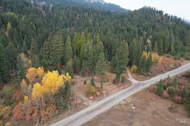 1608 Bear Trail Loop, Cascade, ID 83611
