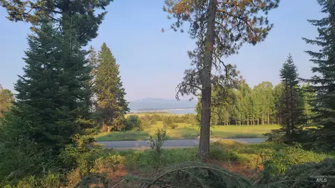 1608 Bear Trail Loop, Cascade, ID 83611 photo 2